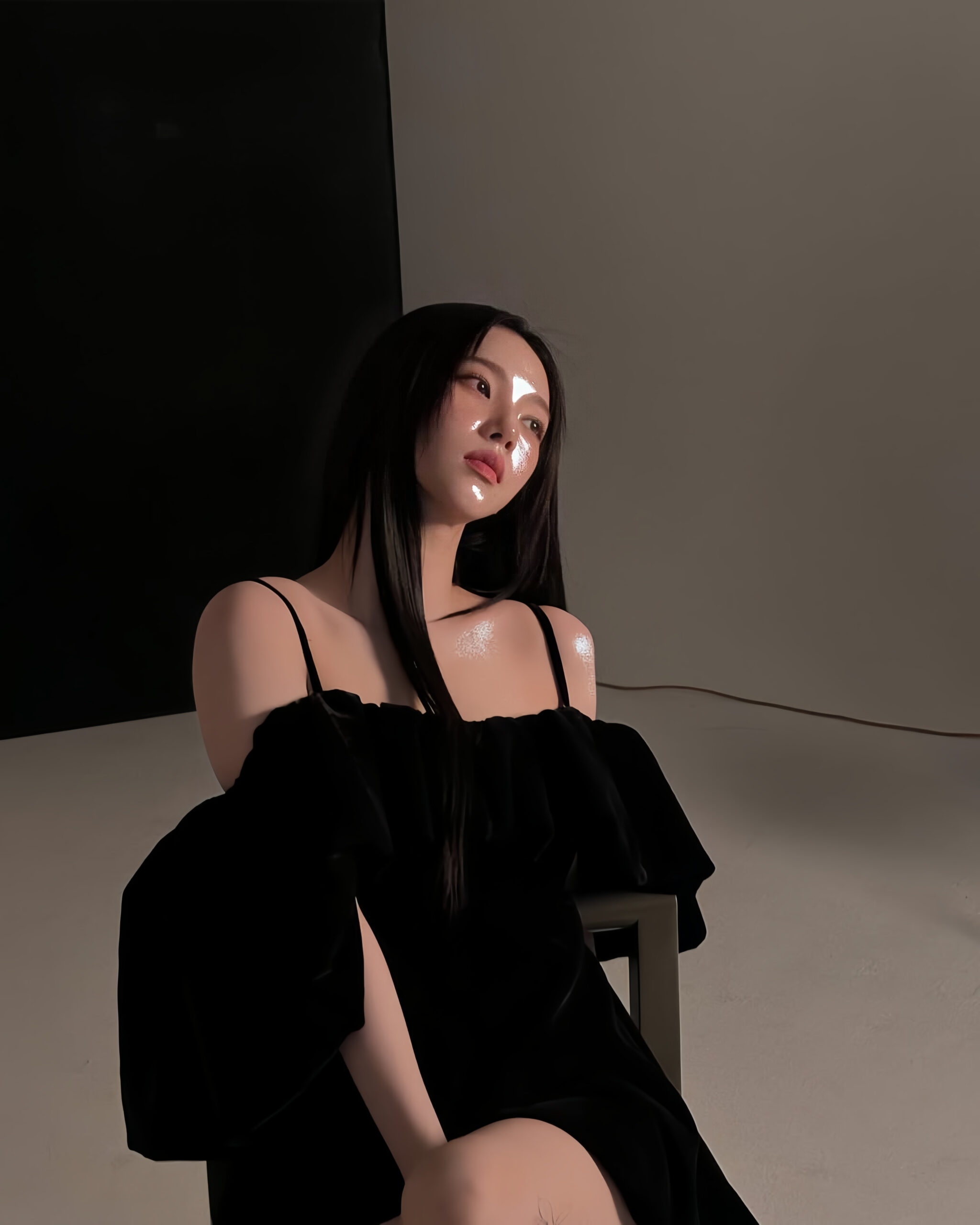 過去流行的水光肌上鏡容易顯油。