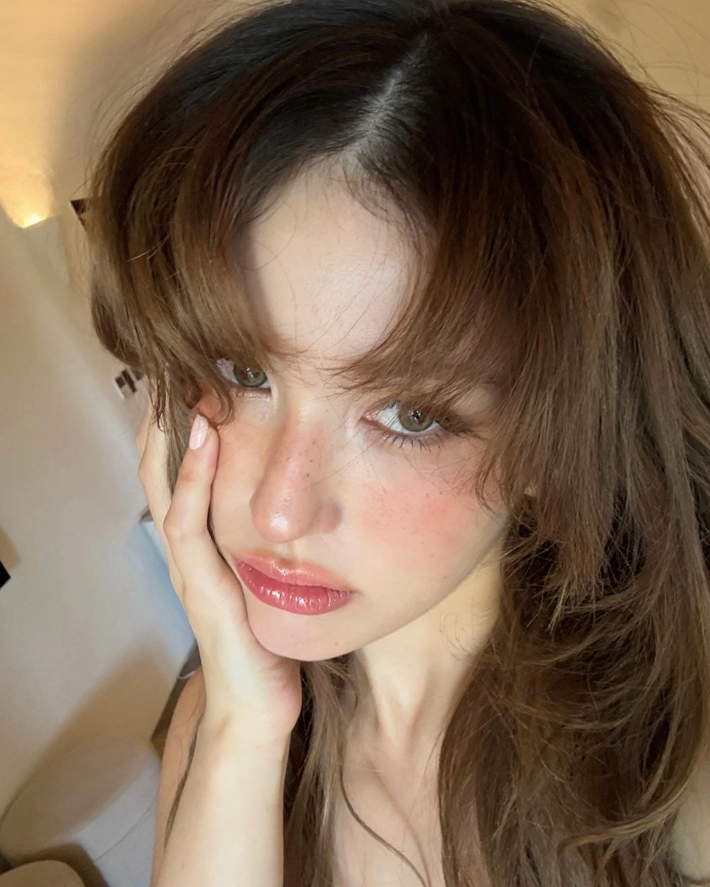 Somi本人常常使用這款胭脂膏來打造自然好氣色