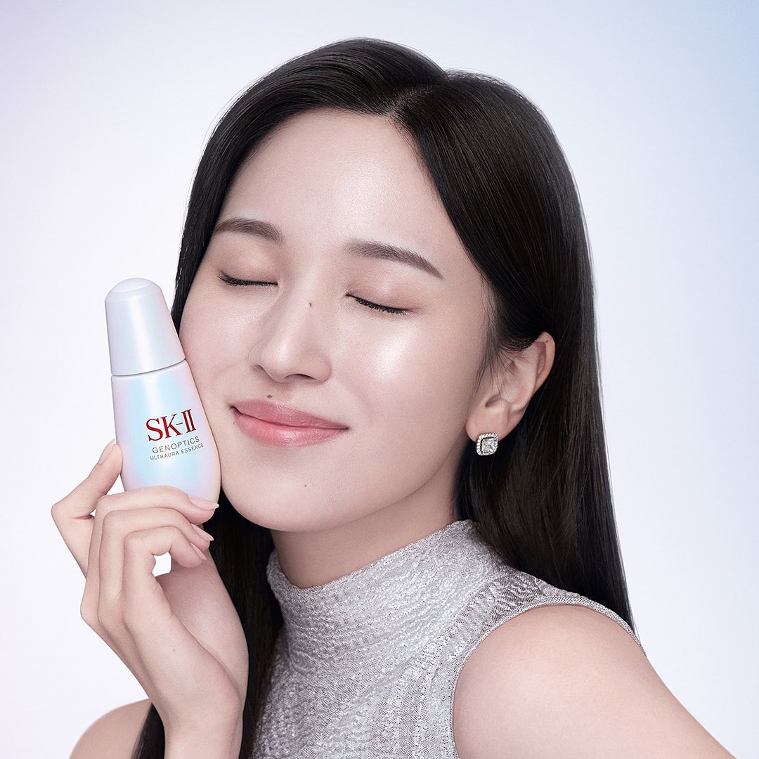 新一代小燈泡精華主打改善暗沉、膚色不均與細紋問題