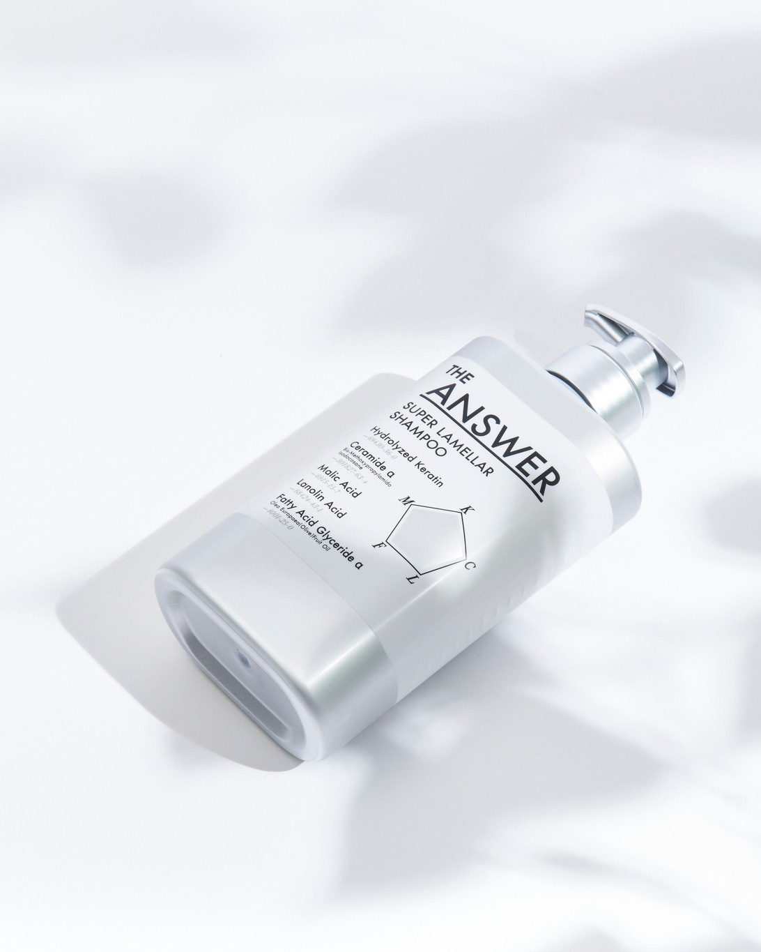 這組頭髮洗護產品堪稱黑馬代表，首度打敗一眾保養、彩妝品拿下@cosme總合第一名！