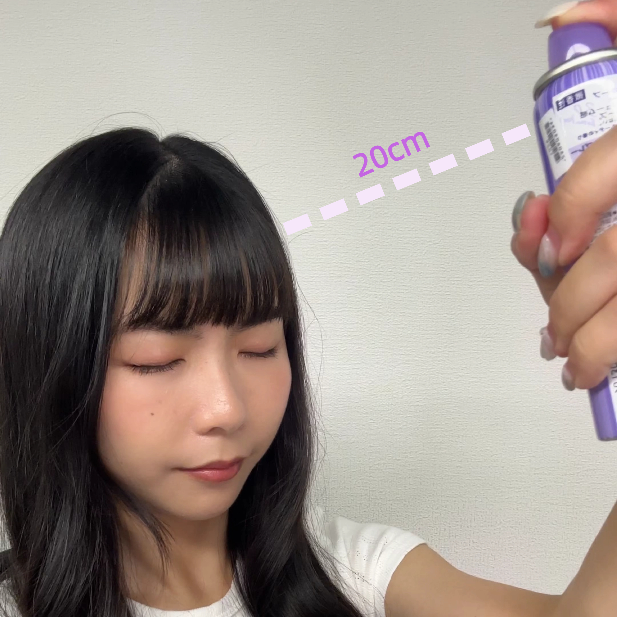 美編親測，距離劉海20cm處為最佳位置。