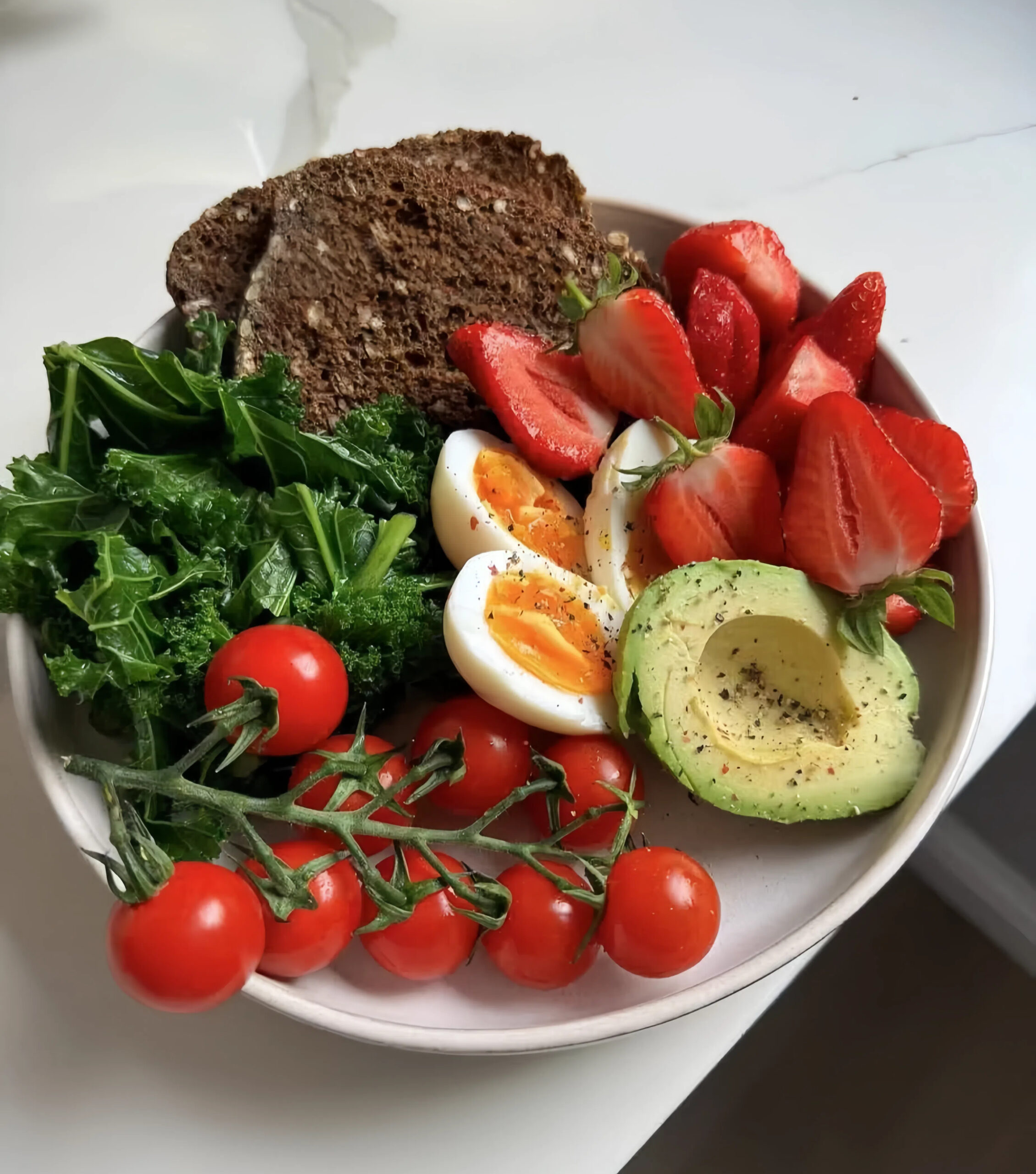 多吃含有穀胱甘肽的食物有助於美白。