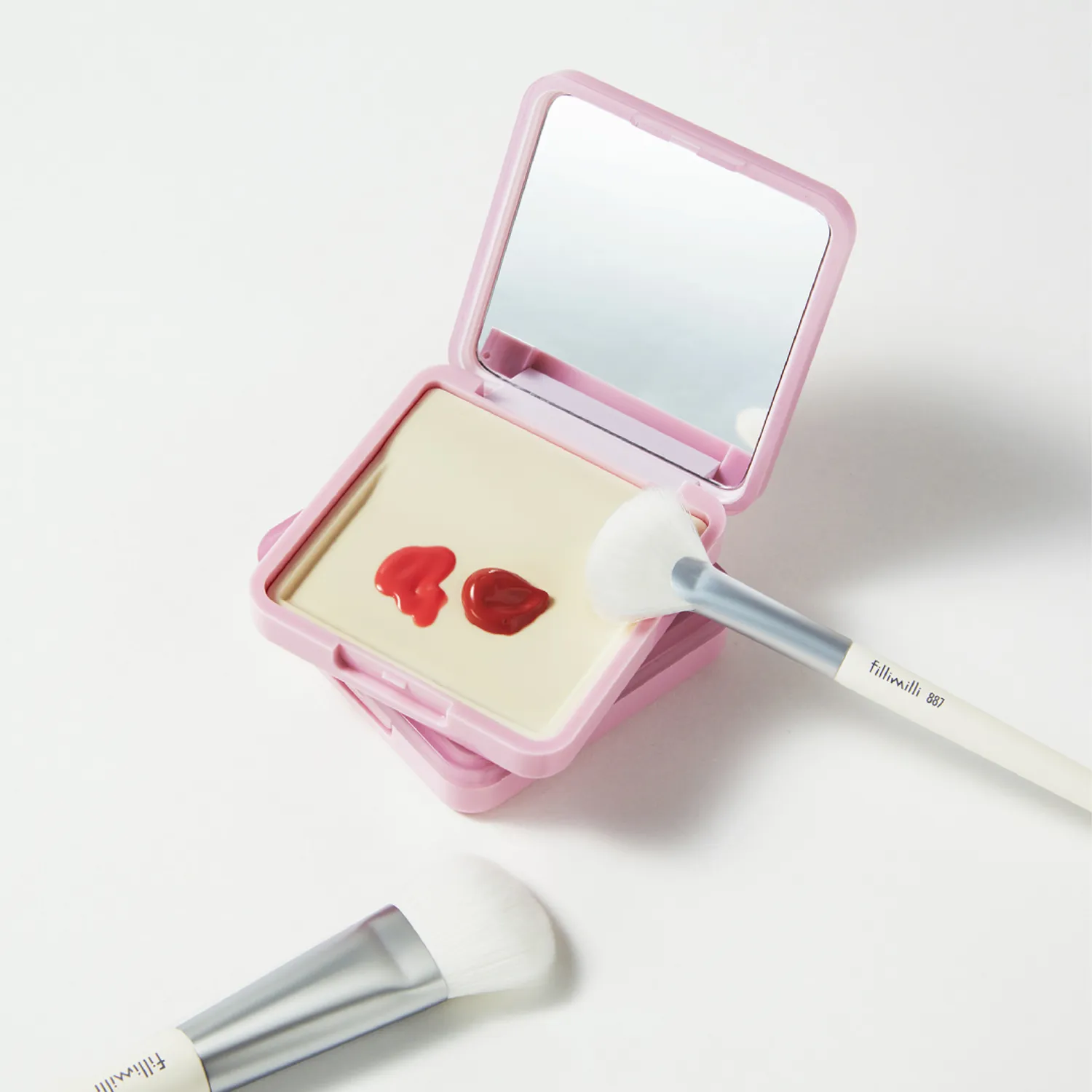 可以用調色板調出最自然、最襯膚的專屬色調。