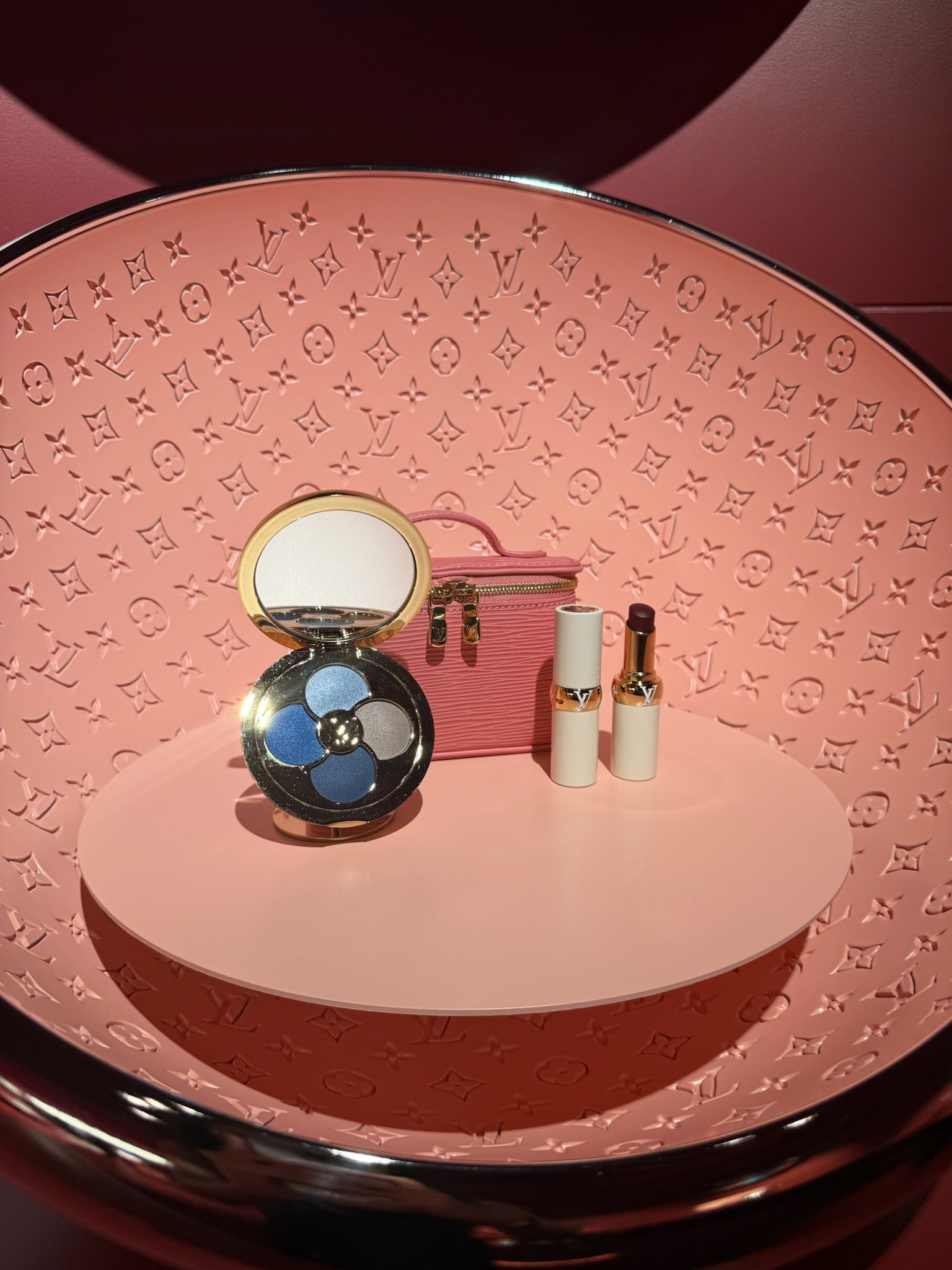 唇膏彩妝收納包、眼影盤、潤唇膏