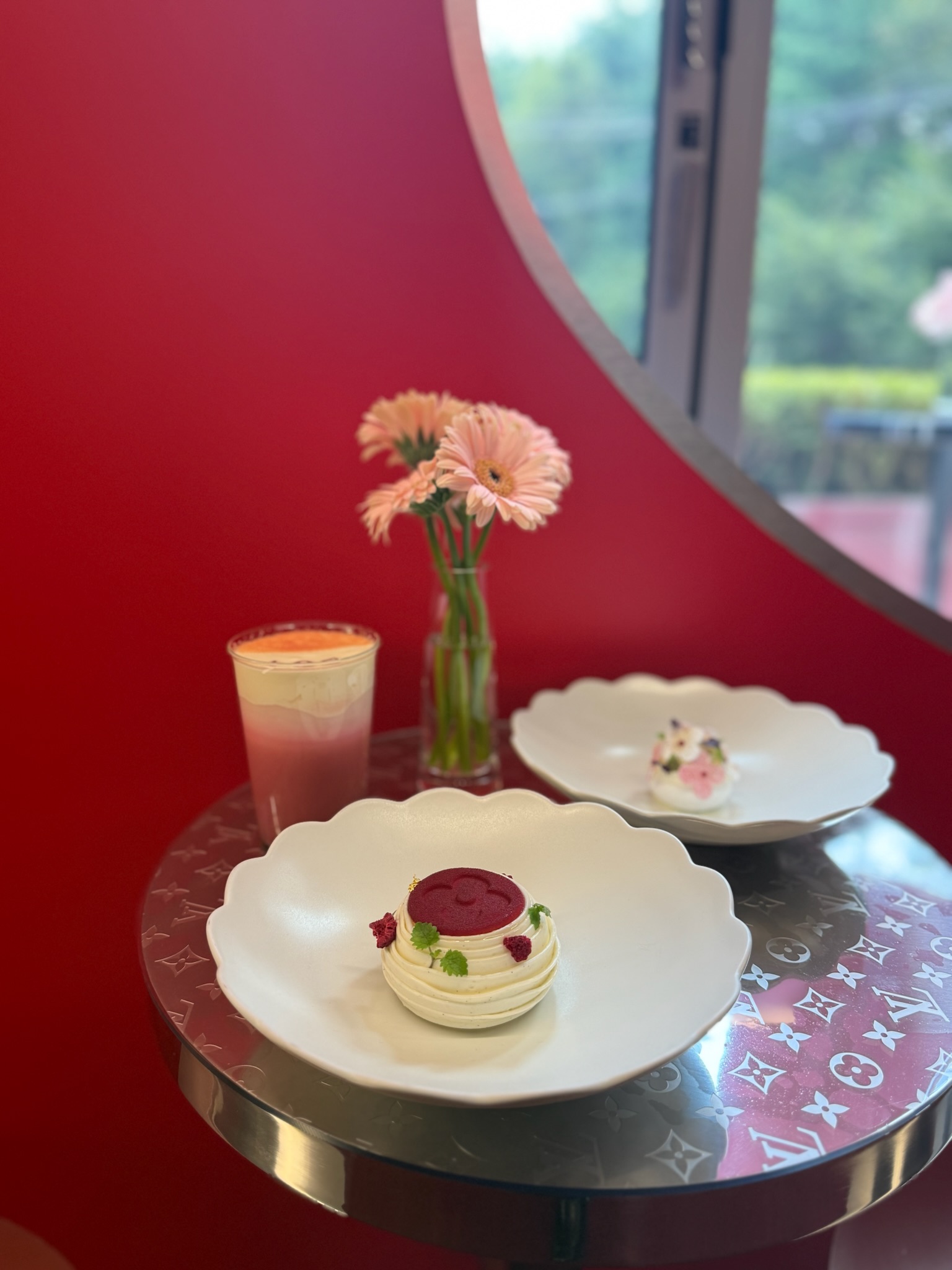 這次品牌攜手聖水人氣甜點店Nôtre-dame主廚，推出3款限定甜品和6款特調飲品