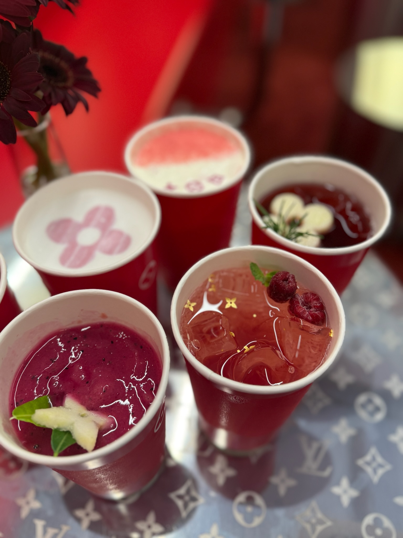 每一款飲品中也都有Monogram圖樣