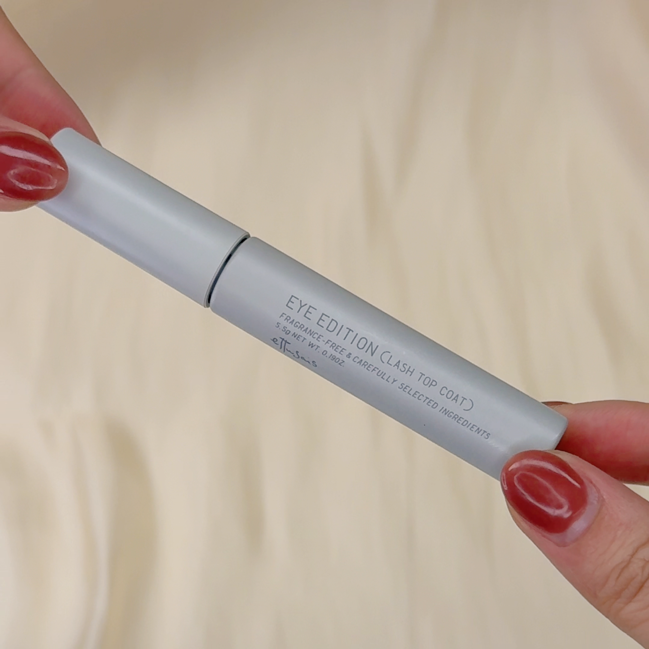 ettusais 束感雙頭3D睫毛液。