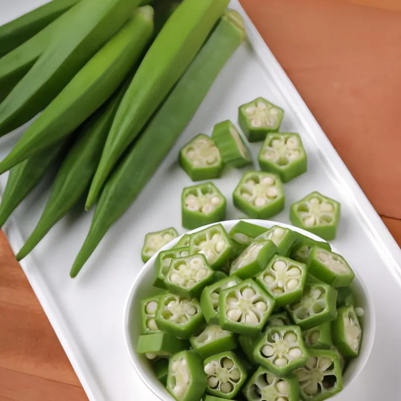 秋葵含有水溶性膳食纖維、葉酸與維生素C。