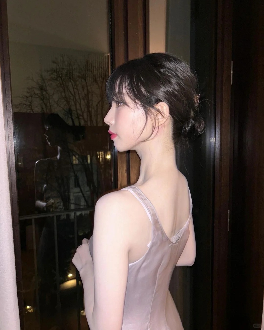 這個動作還可以鍛煉到肩頸線。