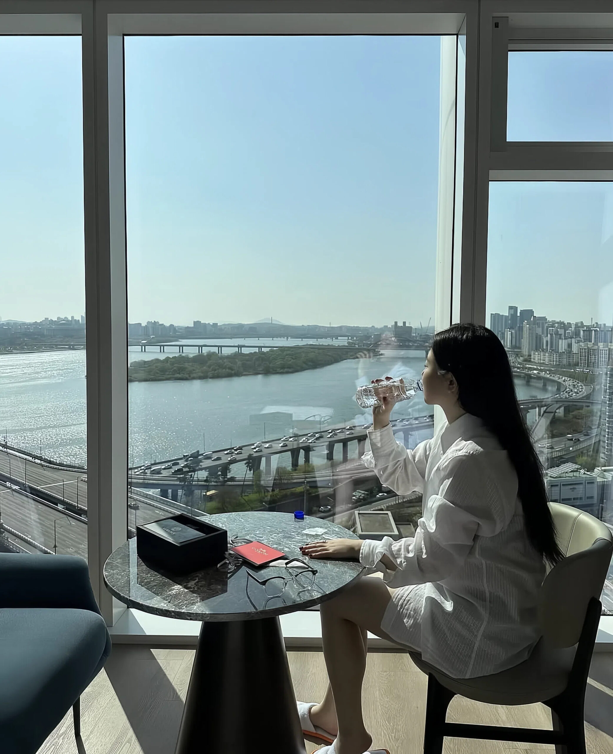 多攝取美白營養素，養成不易曬黑的「自體發光肌」。