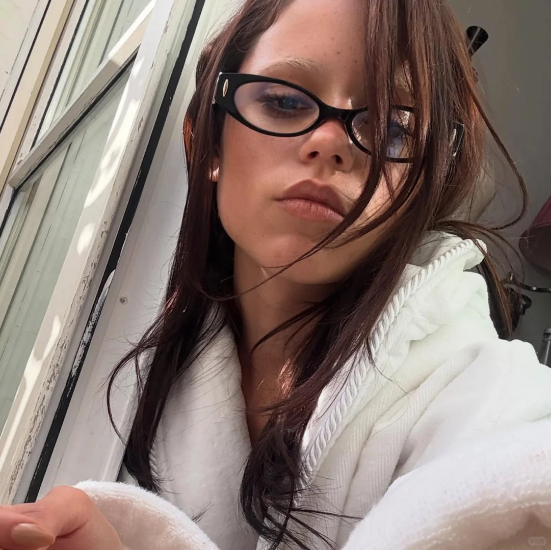 接納獨特的自我，擁抱不完美的魅力。