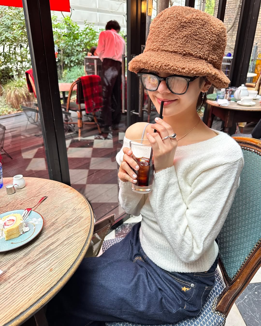 多吃抗氧化食物可以保護頭髮色澤。