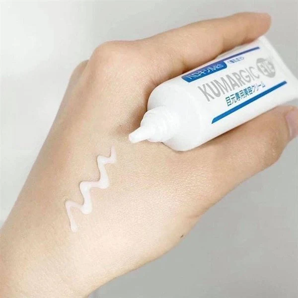 HADARiKi KUMARGIC 眼霜含有多種先進成分。