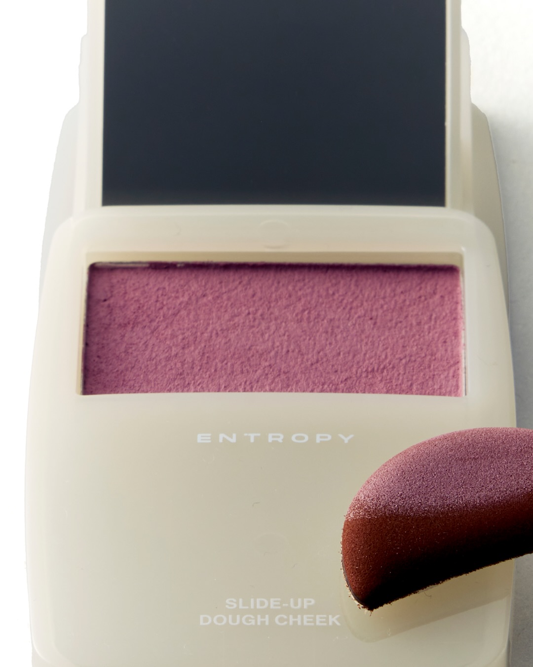 採用了柔軟濕潤的麵團配方，上臉順滑。