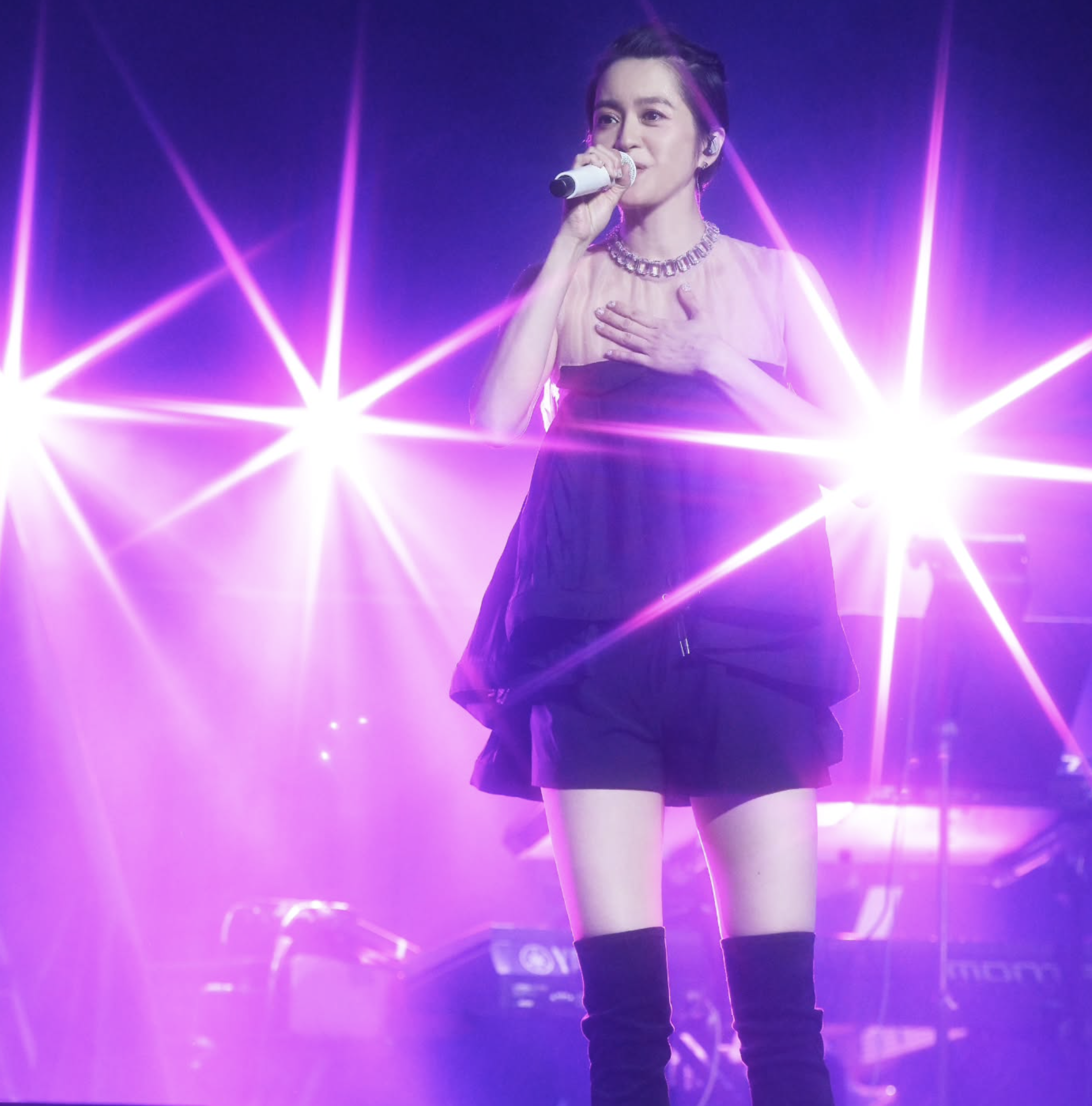 梁詠琪Gigi即使在海外巡迴演唱期間，仍會想辦法讓自己有一場深層睡眠，讓眼部肌肉徹底放鬆。