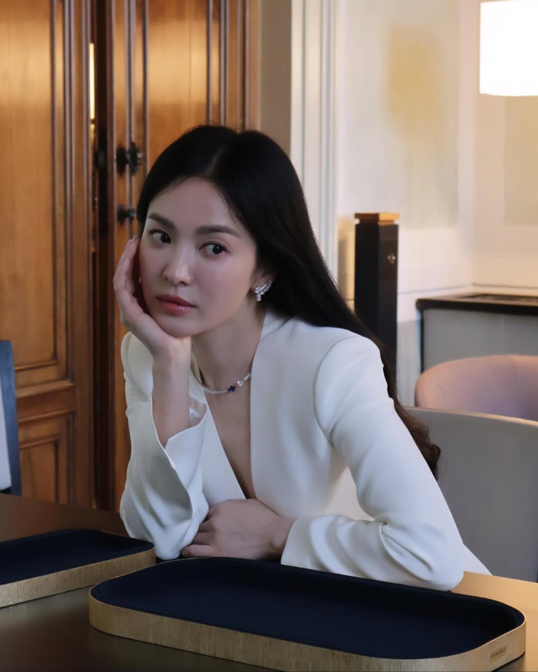 上妝前要做好保養，保濕打底，讓肌膚維持水潤。