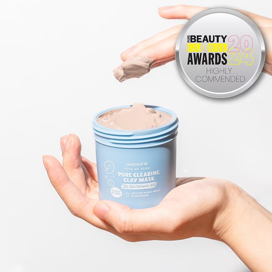 配方結合木炭和2%濟州火山灰,能疏通並收緊毛孔,吸走多餘皮脂。