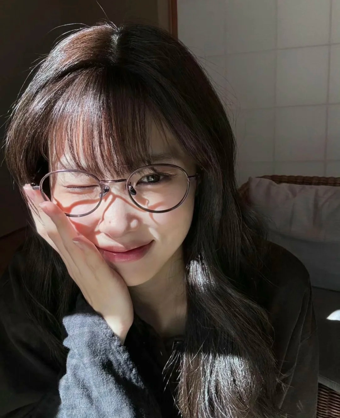 每天早晚使用,眼周肌膚會更緊緻、更平滑。