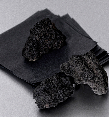 天然竹炭材質製成的吸油紙,擁有卓越的吸附能力。