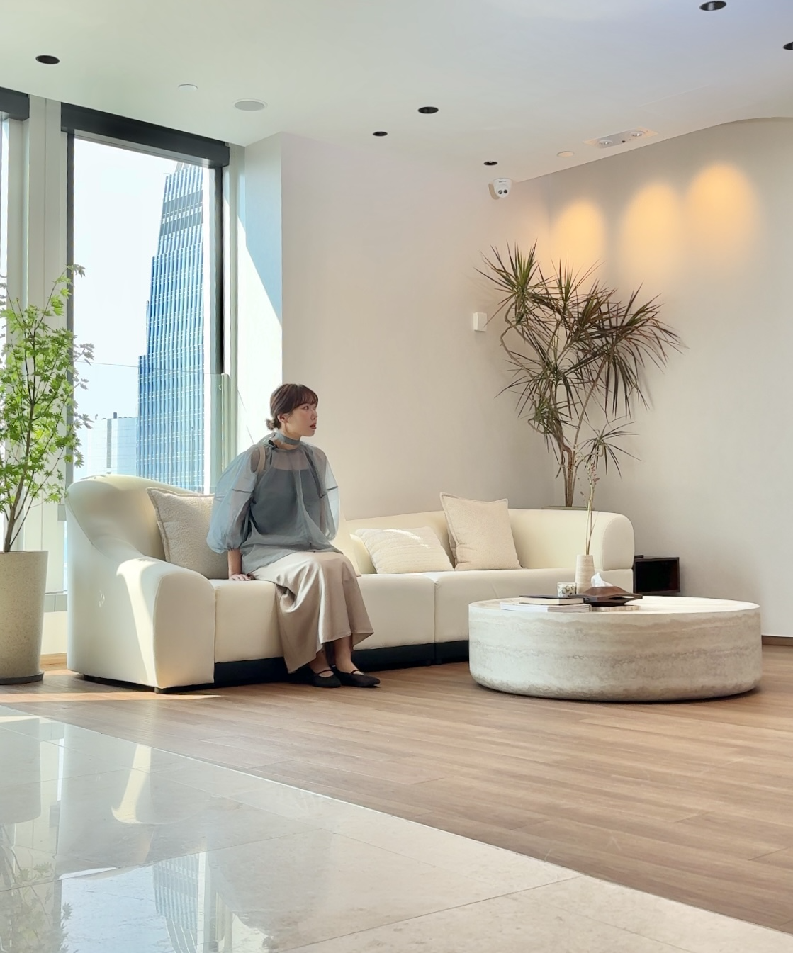 療程位置位於中環甲級商業大廈頂層，環境安靜隱私。