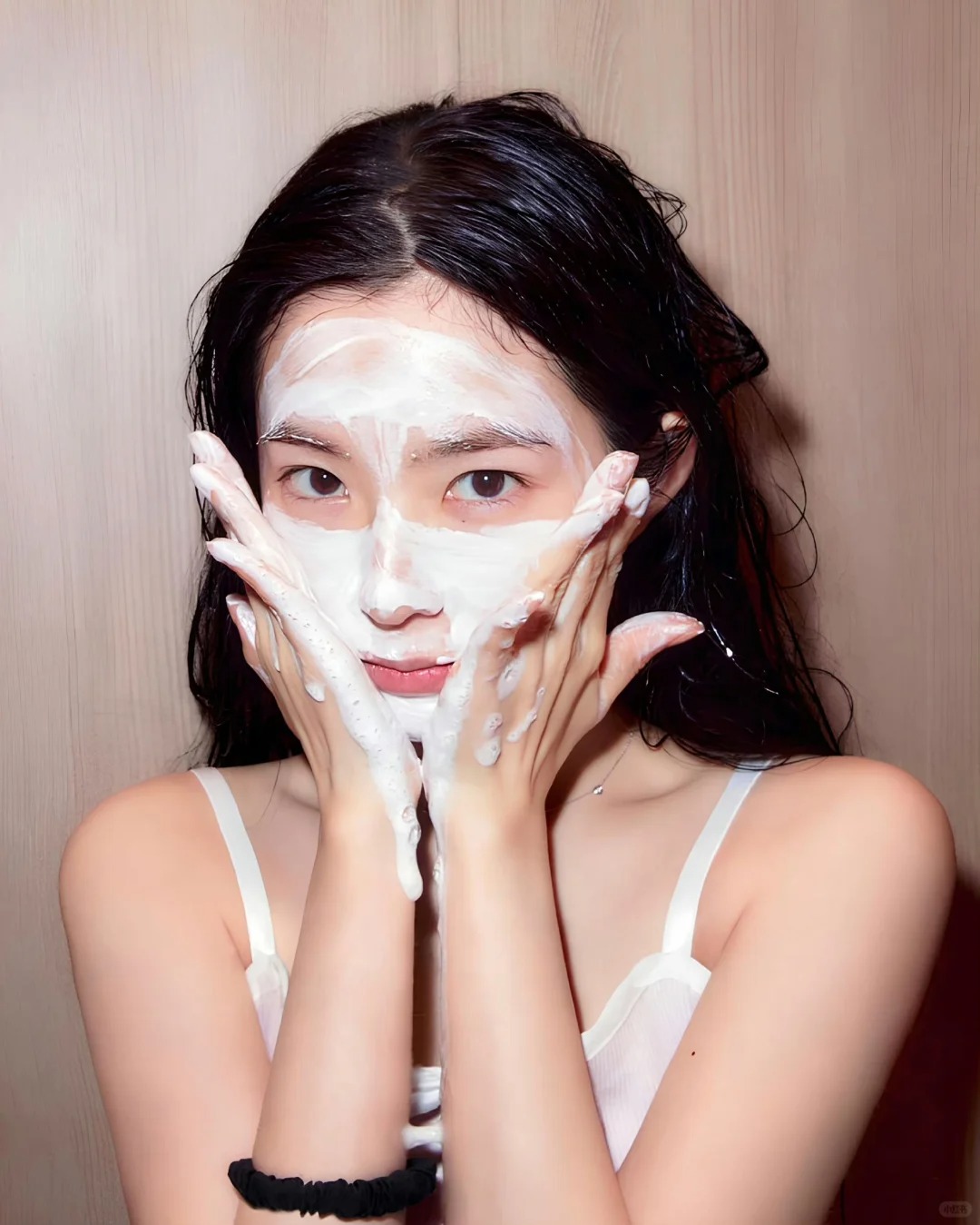 適合乾性膚質作為急救面膜使用。