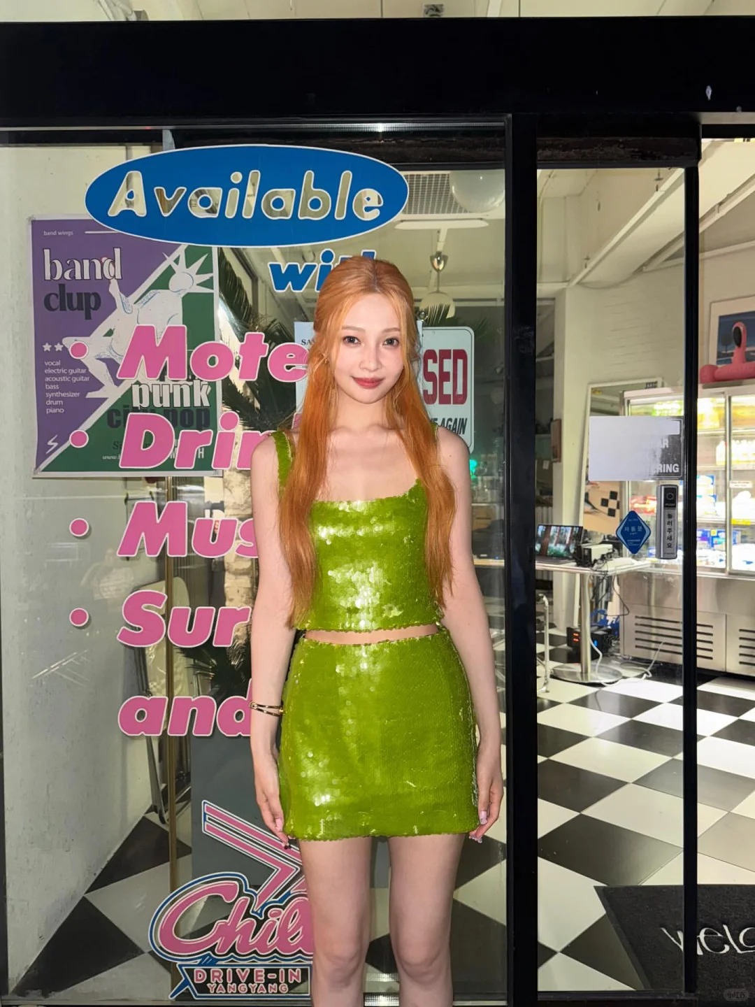 joy在家經常做的兩種運動：踏步機和壺鈴。