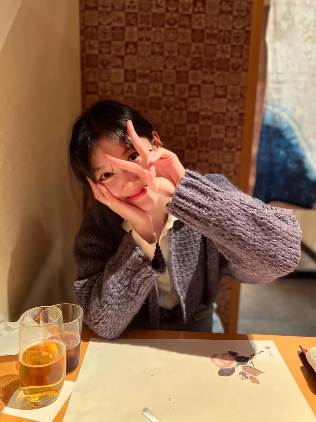 在餐前約15分鐘，飲用蘋果醋有助於延緩餐後血糖的上升速度。