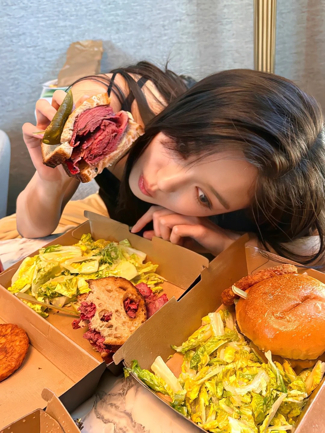 用餐時遵循「蔬菜 → 蛋白質 → 脂肪 → 碳水化合物」的順序進食。