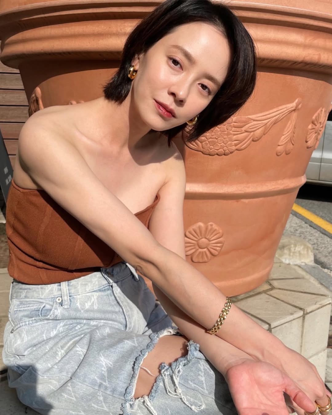 Young Forty妝容的精髓是透過乾淨有質感的妝面展現出成熟與活力並存的最佳狀態。