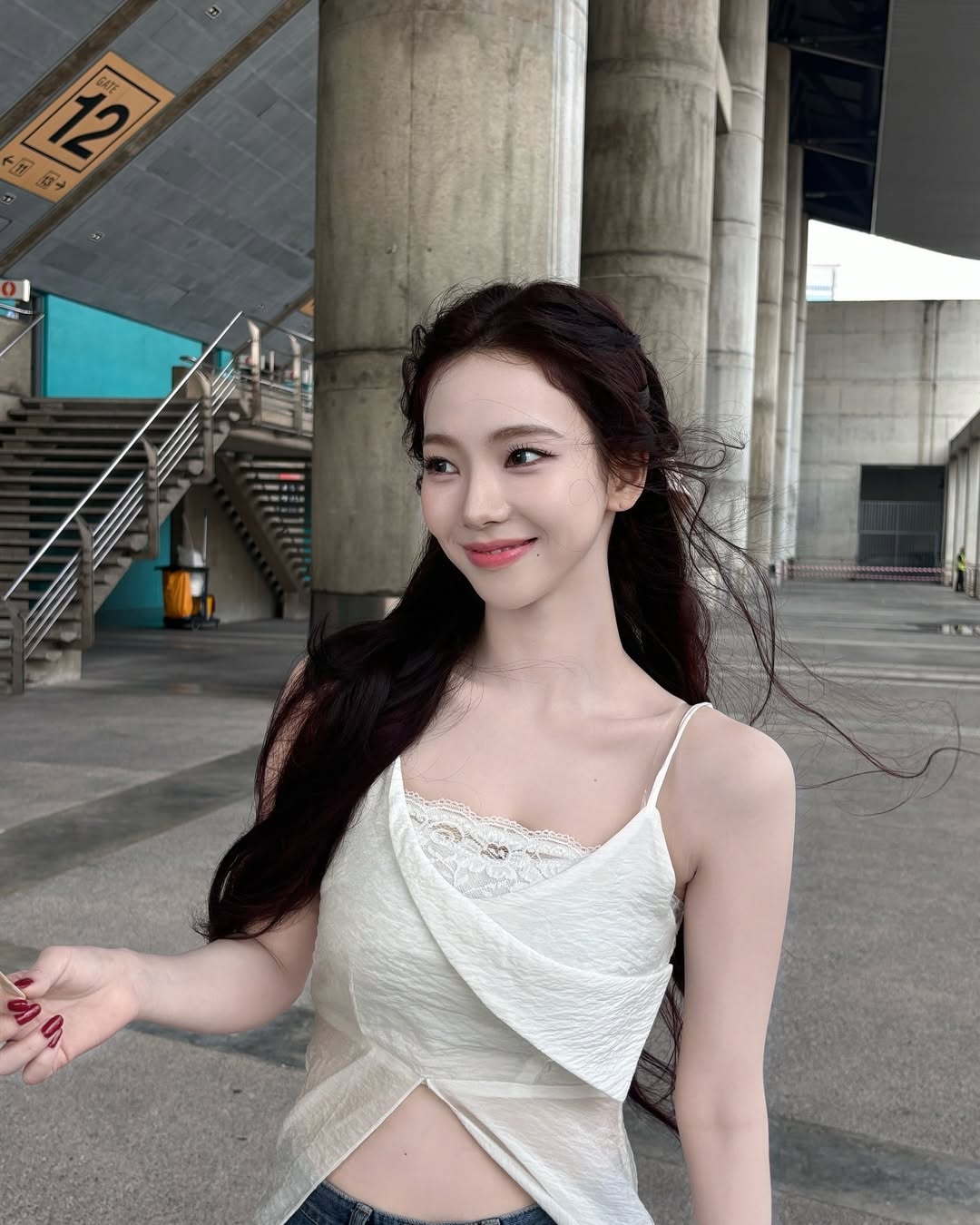 除了飲食控制和鍛煉，有時還會搭配醫美療程來局部燃脂。