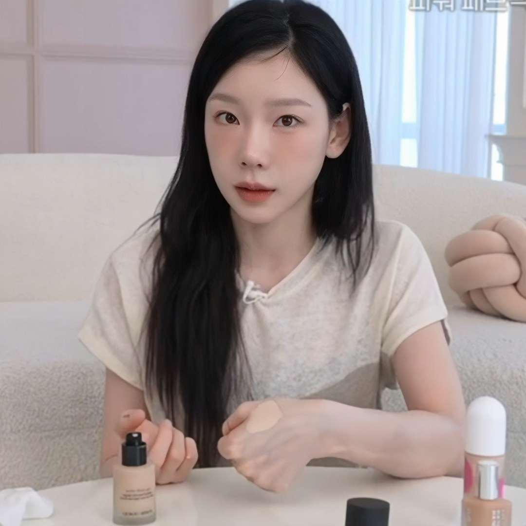 輕盈質地一抹就能轉成柔霧感妝效。