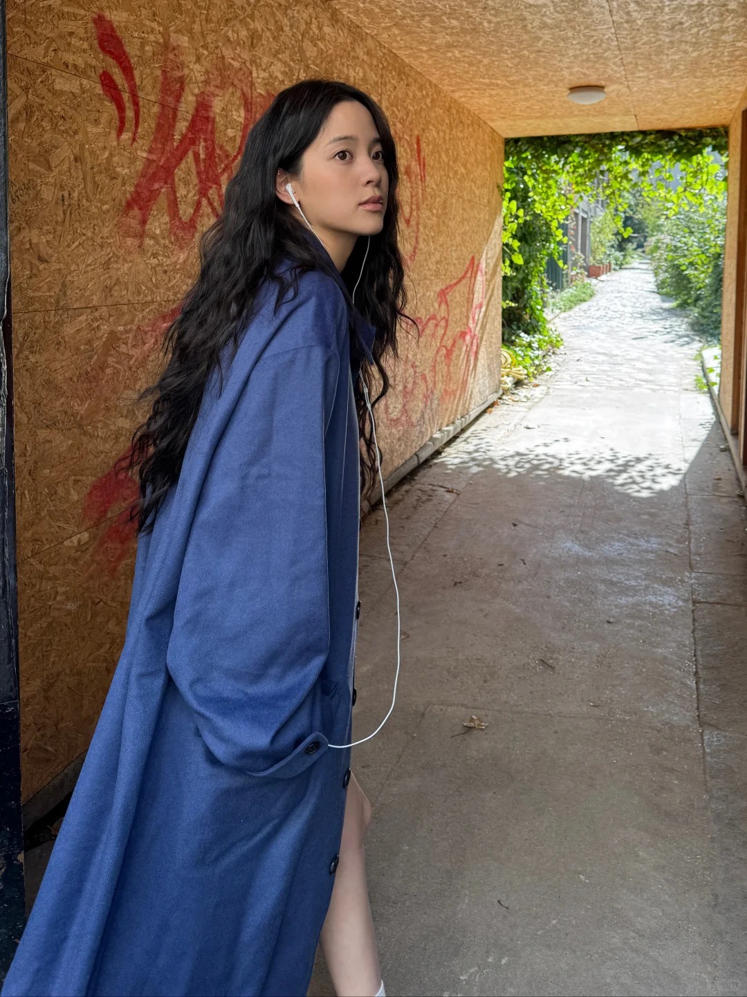 透過隨機選擇顏色來打破日常思維慣性的想法。