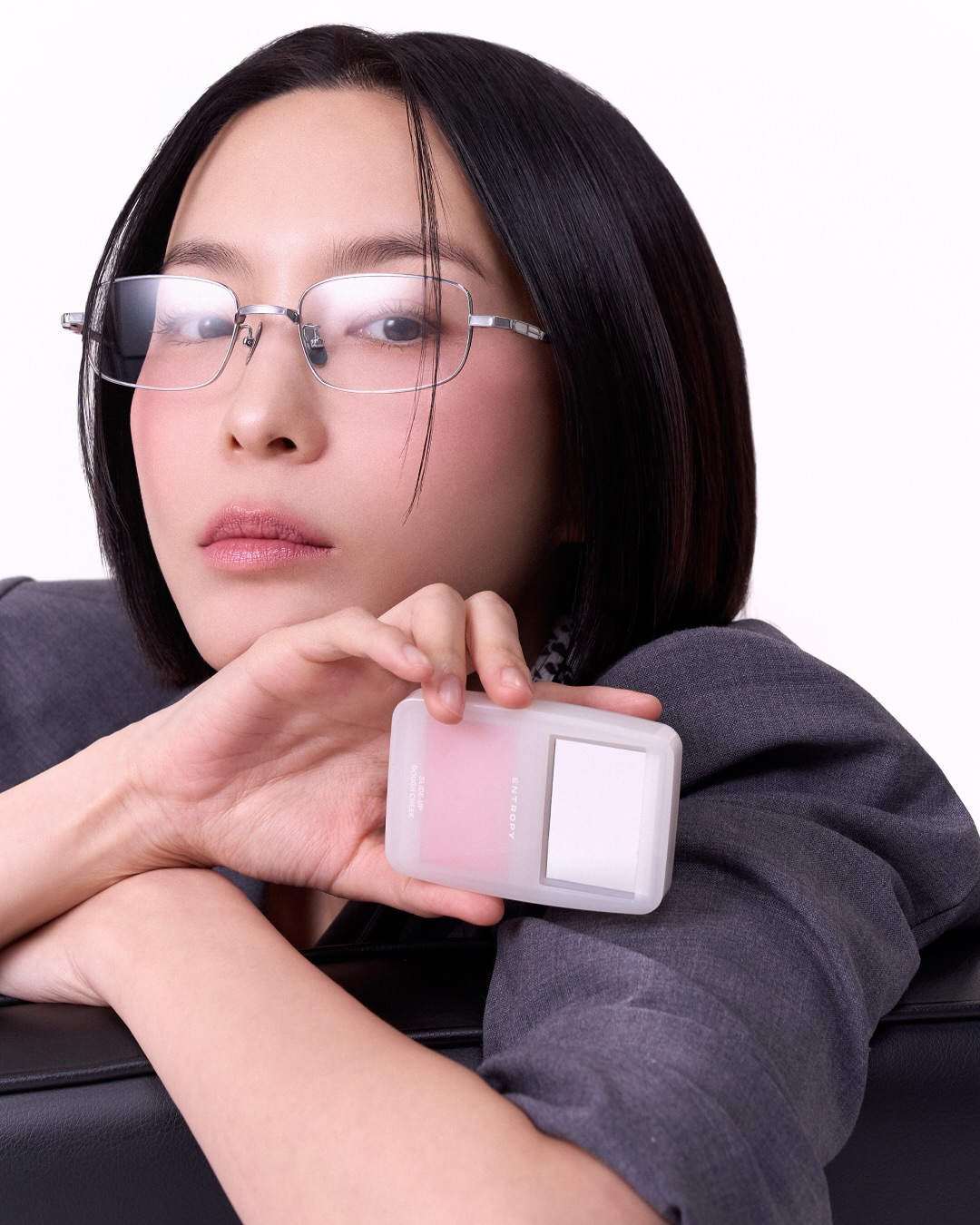 內有小鏡面,外出補妝零難度.