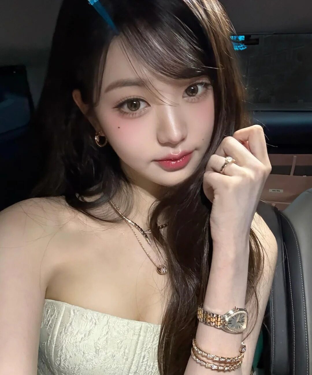 唇左上方痣