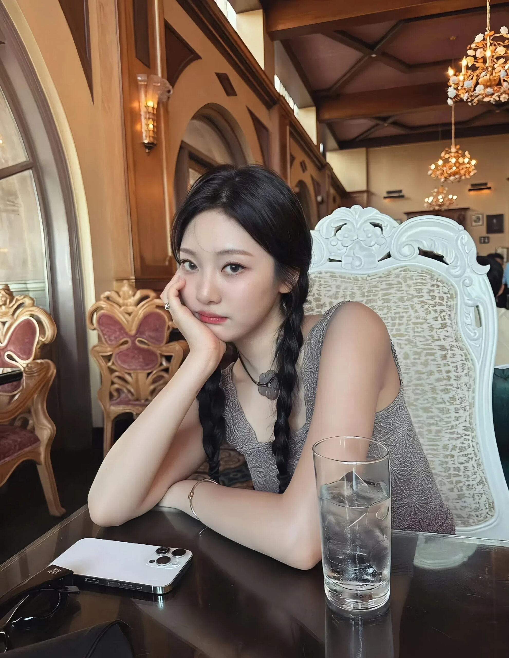 早晨一杯水，能有效改善排便不順和脹氣問題。