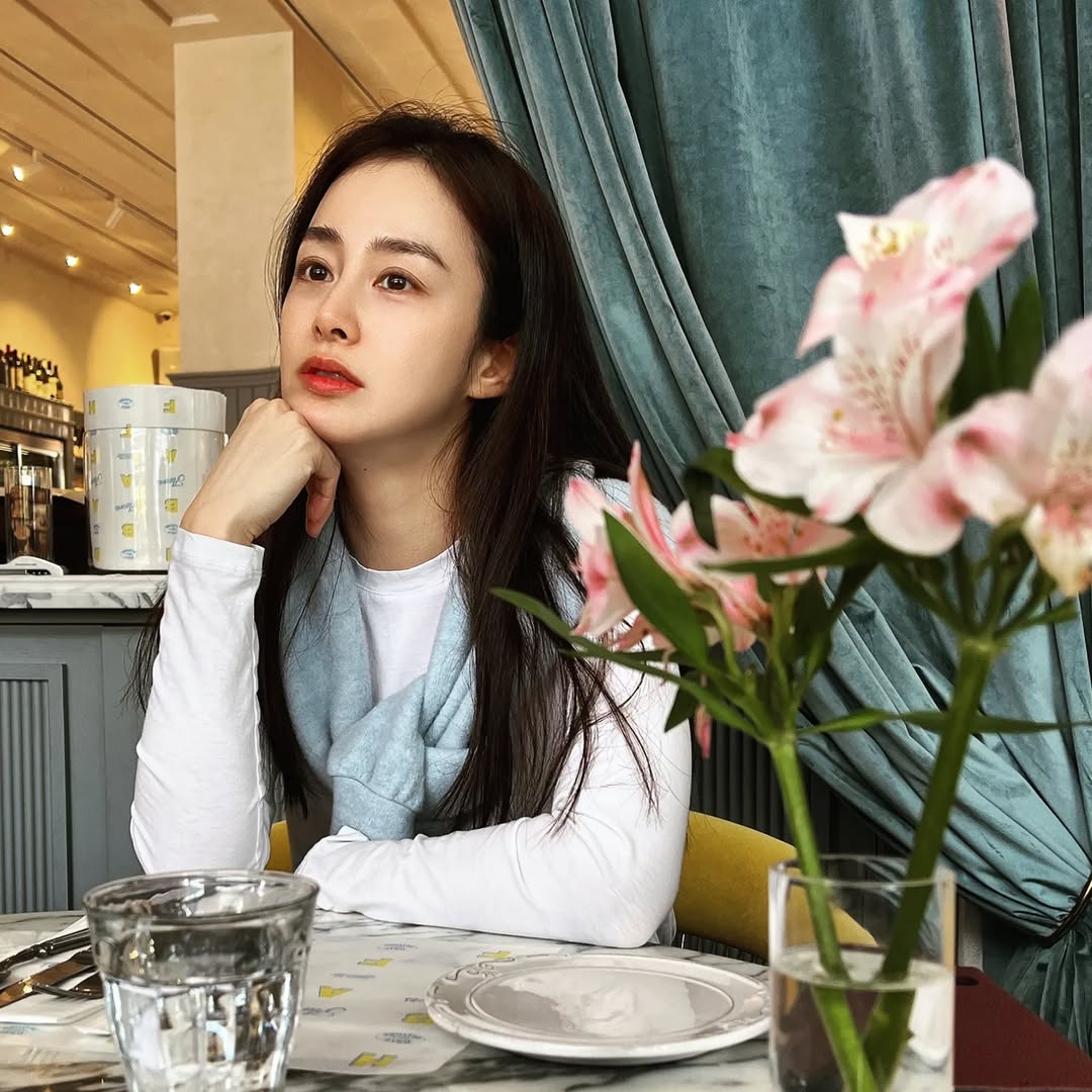 依然如少女般的金泰希