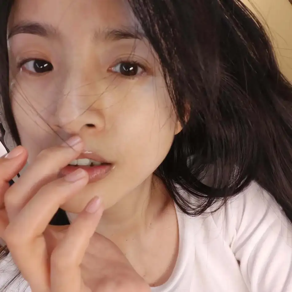 林依晨皮膚白皙透亮、氣色滿分。