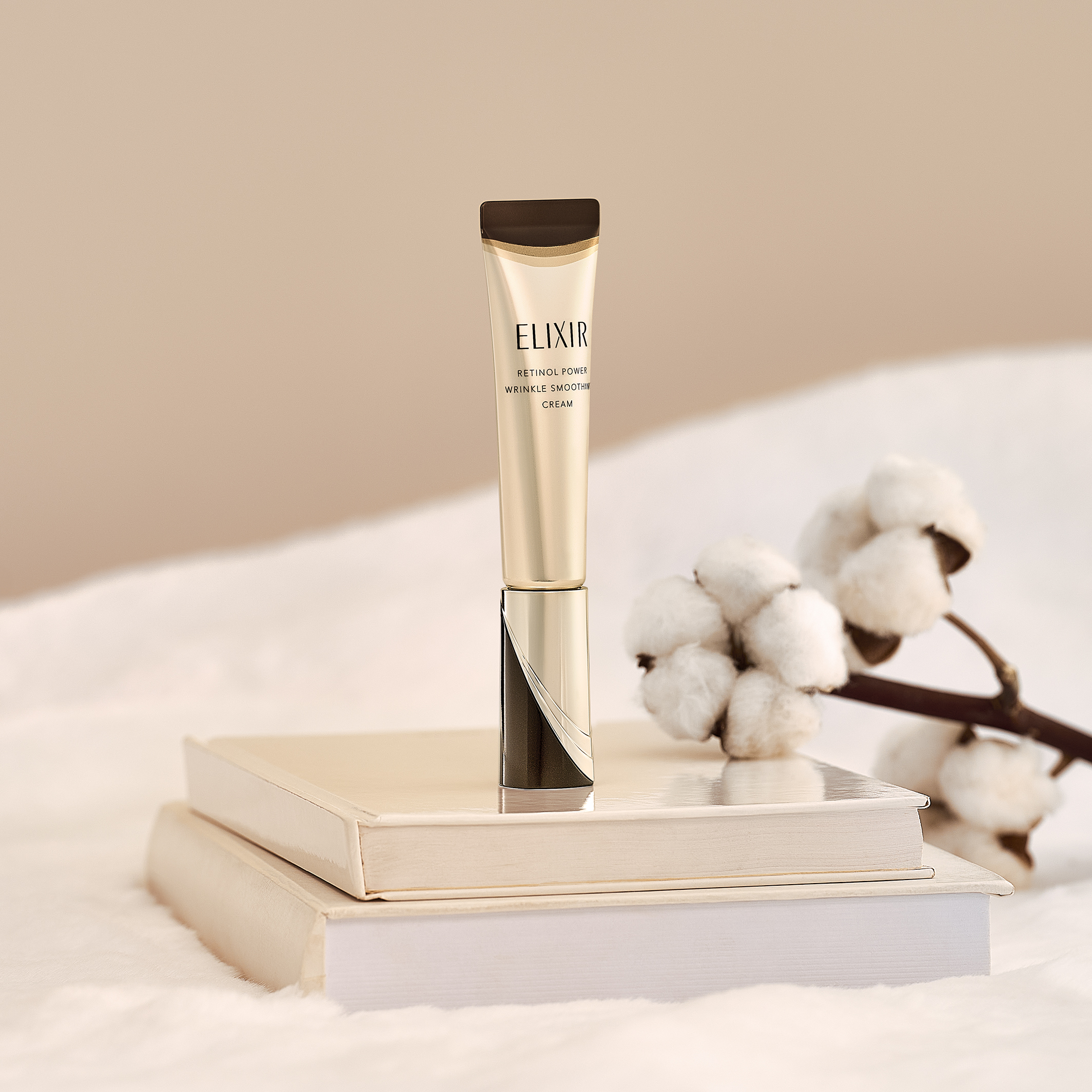 ELIXIR全新高純維A重點膠原抗皺霜堪稱「膠原抗皺槍」，更穩居連續8年日本No.1抗皺霜*寶座，備受追捧。