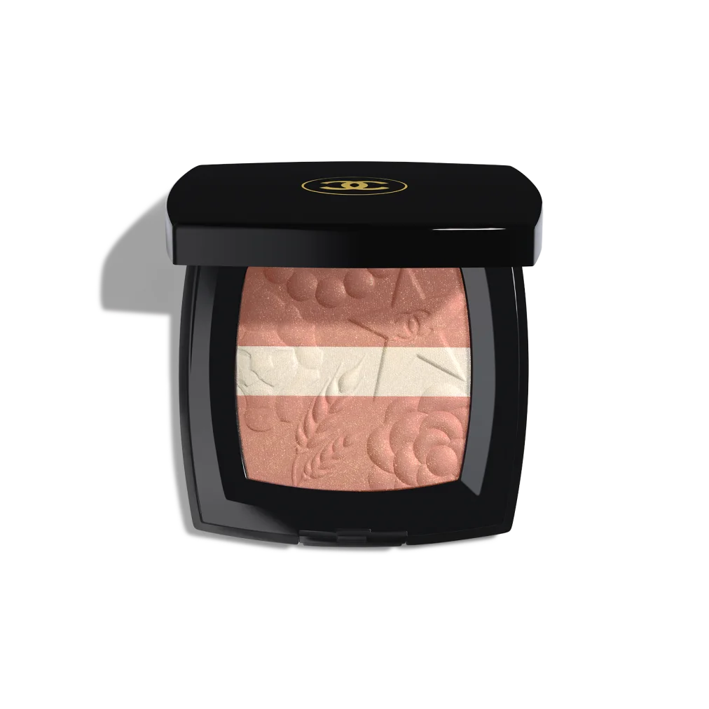 CHANEL這款「璀璨星辰頰彩盤」結合打亮與胭脂於一體