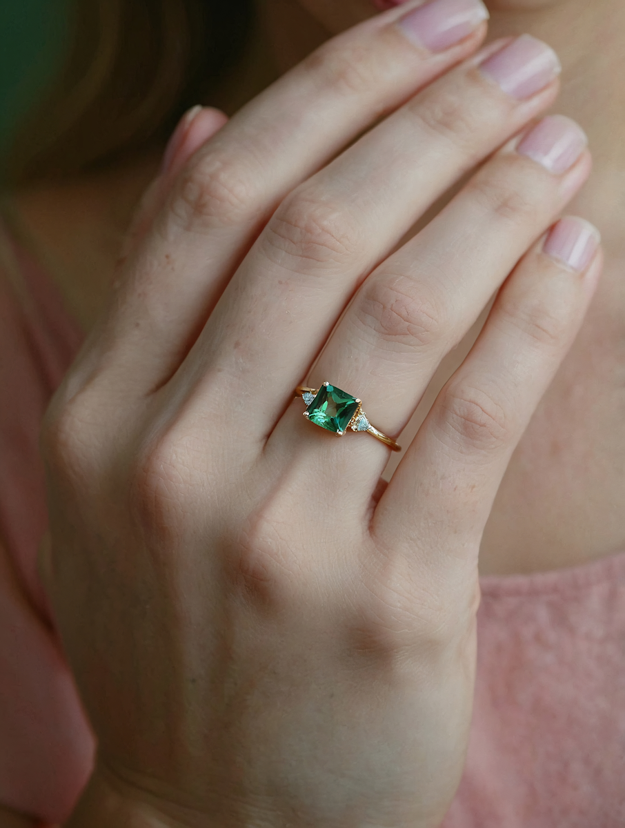 定期檢查指甲，並養成良好的手部護理習慣。