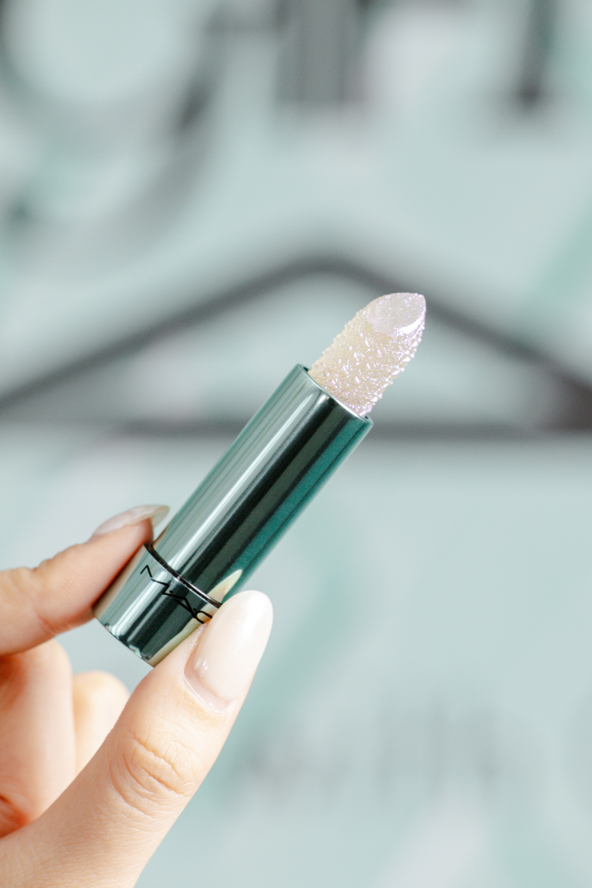 主打高保濕與水潤光澤，讓雙唇瞬間自帶打光效果