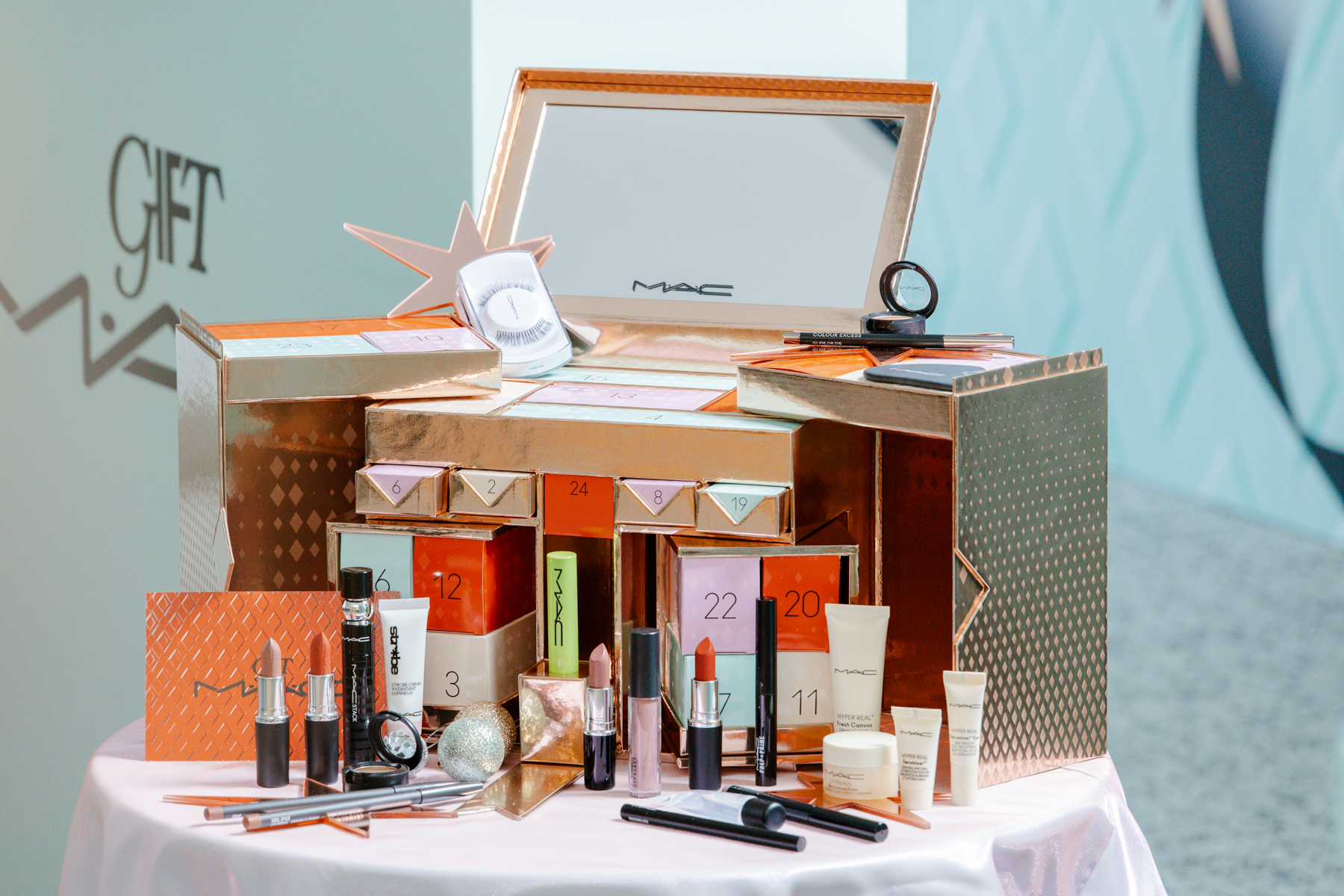 M‧A‧C 2025年聖誕倒數月曆