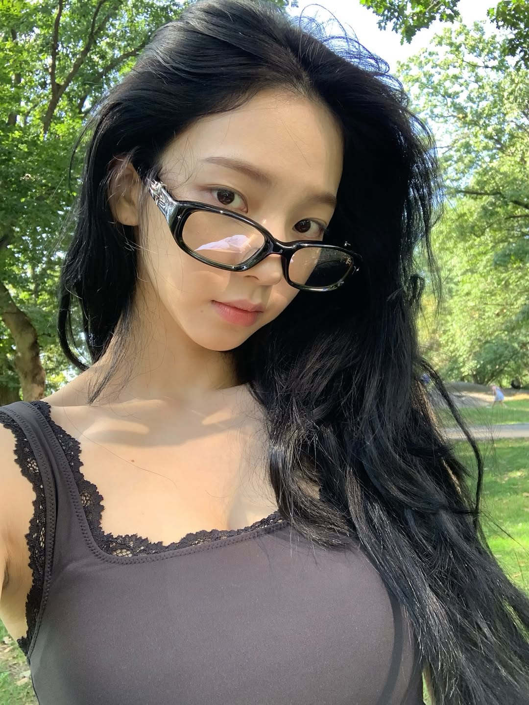 輕柔按壓可提升血液循環，肌膚看起來更透亮