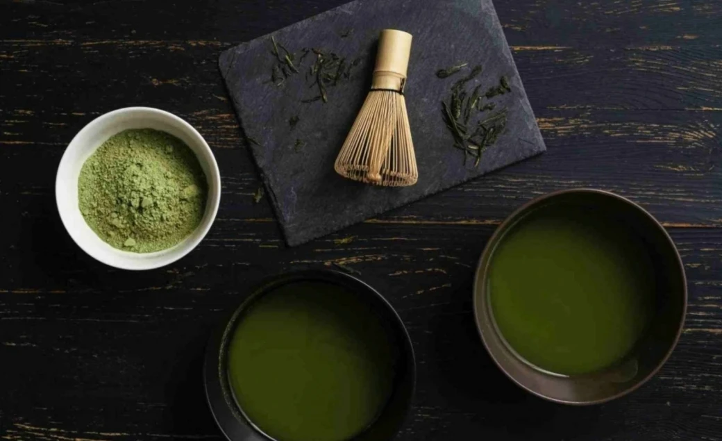 抹茶是由綠茶葉研磨而成的精華，含有豐富的抗氧化劑。