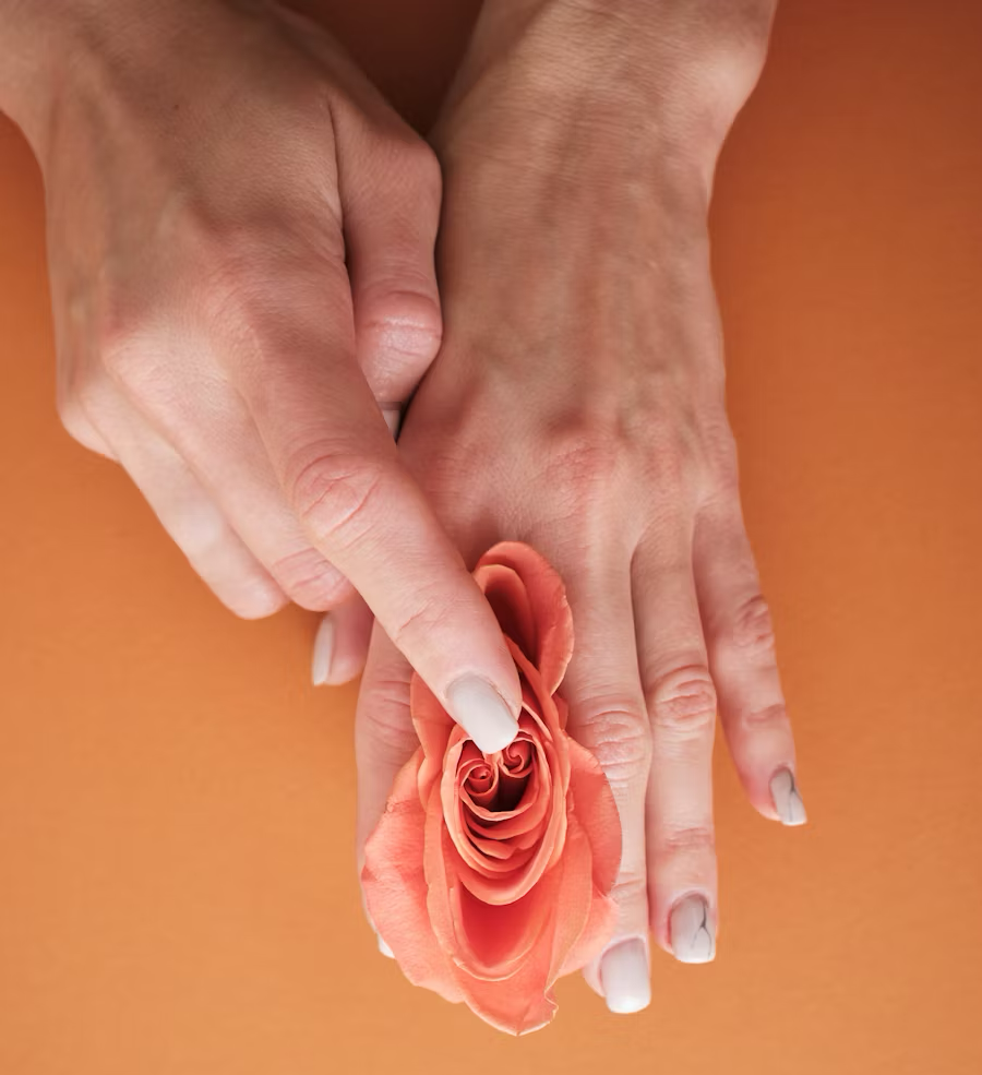 指甲變白色的原因