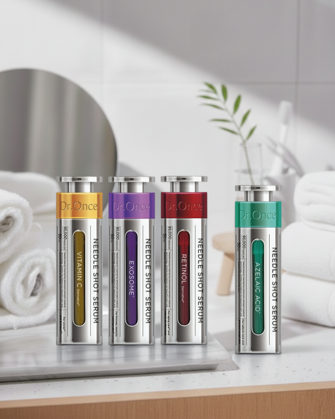Dr.Once 微針精華系列四款產品一字排開，由左至右分別為紫色外泌體、黃色維他命 C、紅色 A 醇與藍綠色杜鵑花酸，銀色金屬瓶身立於白色倒影面上。