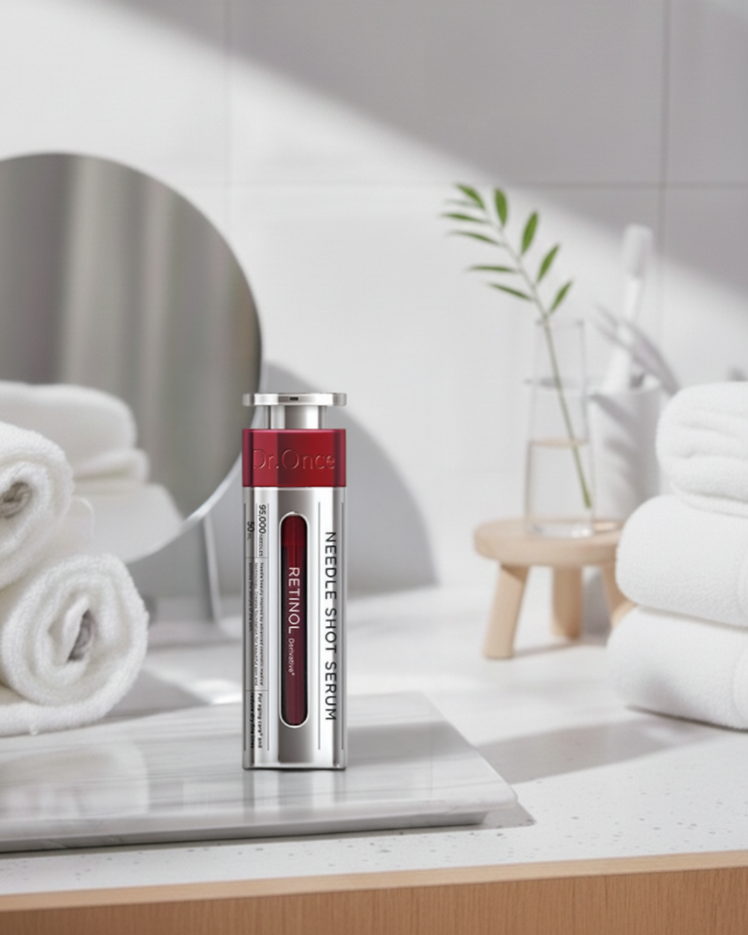 Dr.Once 紅色 A 醇微針精華，銀色瓶身搭配紅色透視設計，展現科研護膚專業感。