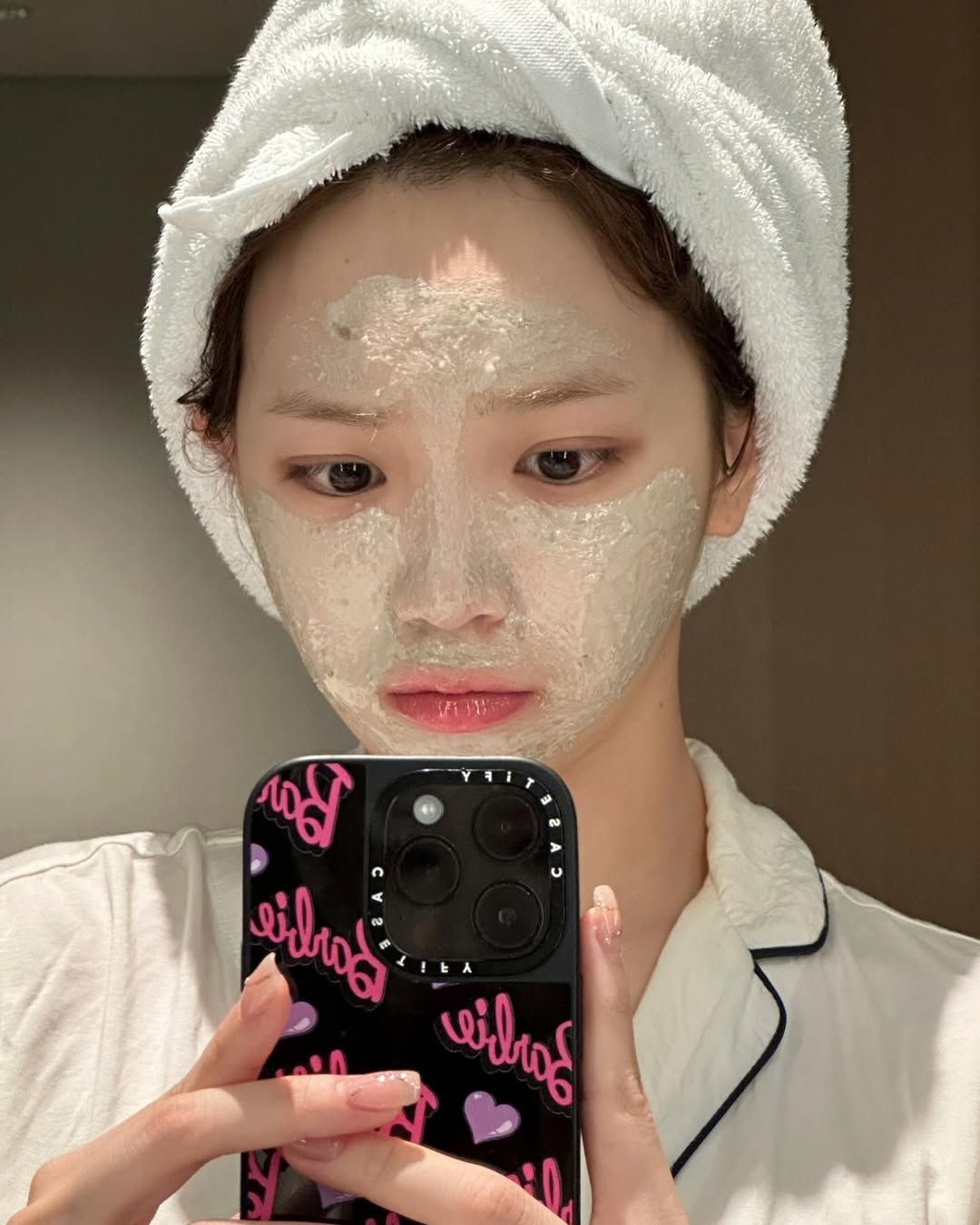 長時間敷面膜會讓皮膚角質層像泡水過久一樣變得太軟、太鬆散