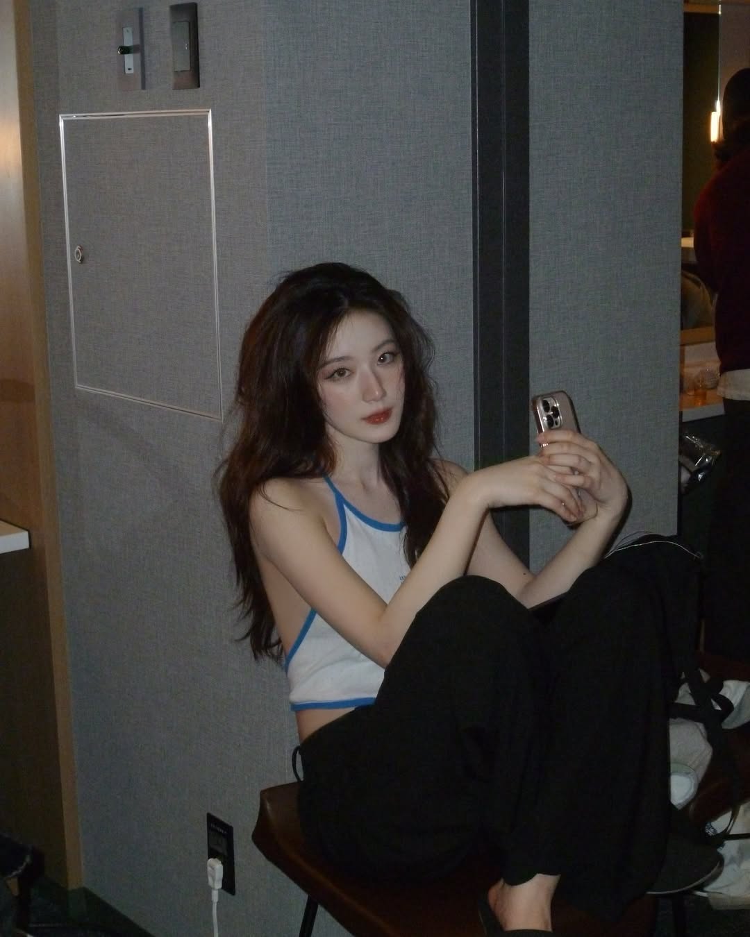 維他命C是對抗暗沈的先鋒，配合防曬能產生「1+1 > 2」的效果，讓你的底妝到了下午依然透亮不發灰