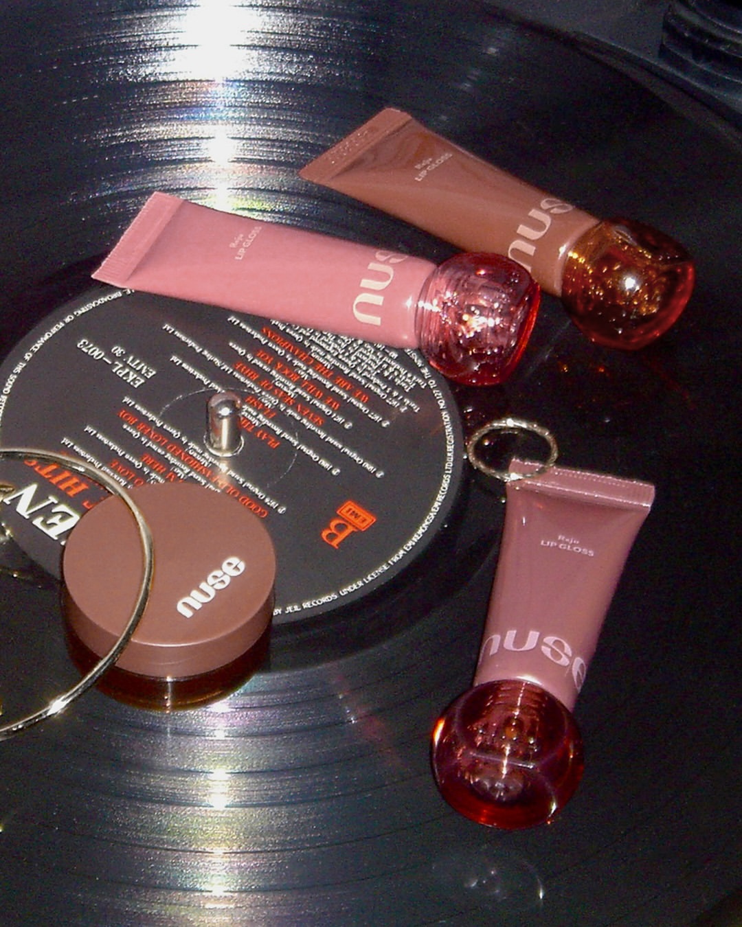 NUSE的這款果漾唇蜜主打將PDRN同步帶入唇蜜色彩產品中